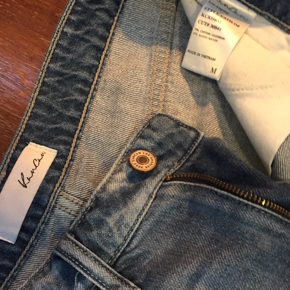 Women’s distressed crop Jean shortsv size medium - Picture 3 of 6